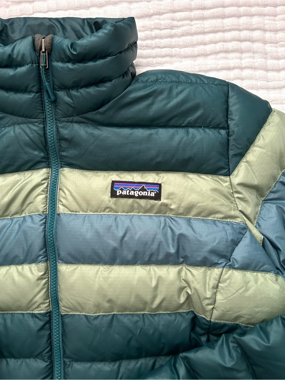 Women’s size medium Patagonia down sweater coat - Picture 2 of 8